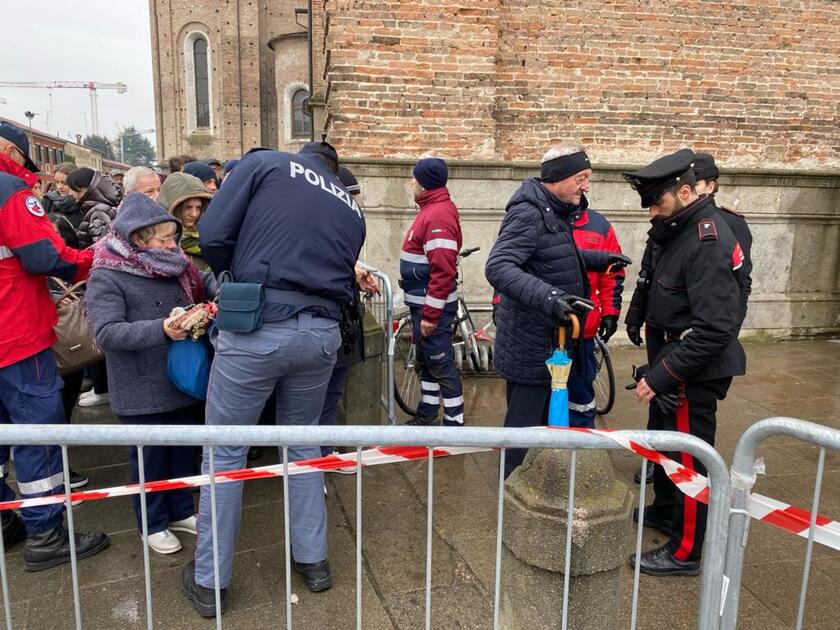 Funerali Giulia: iniziato ingresso al varco di polizia - RIPRODUZIONE RISERVATA