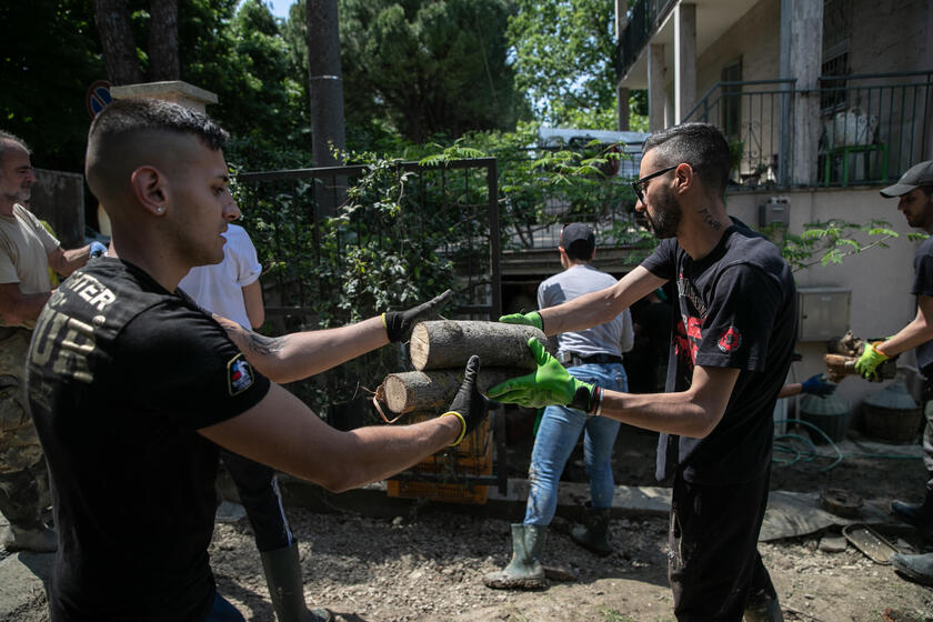 Maltempo: ultras curva Sud Milan in Emilia Romagna, aiuti per gli alluvionati - RIPRODUZIONE RISERVATA