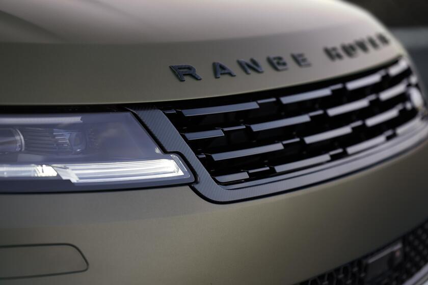 Range Rover Sport SV - RIPRODUZIONE RISERVATA