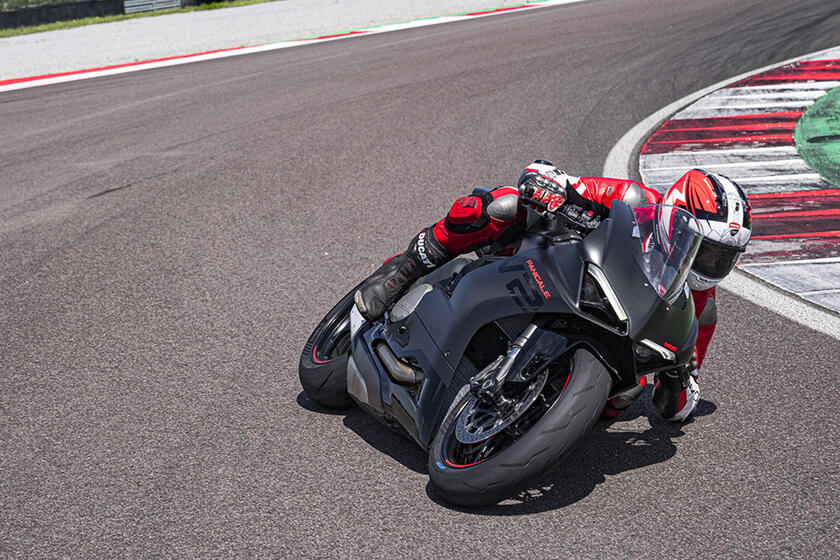 Ducati Panigale V2 Black On Black © ANSA/Ducati