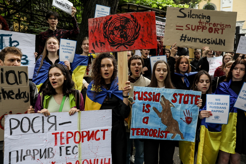 Rally in Kyiv calls for Kakhovka Dam collapse to be treated as Russian war crime - RIPRODUZIONE RISERVATA