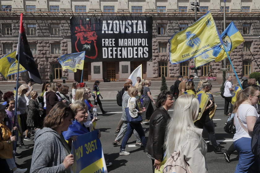 Kyiv rally marks anniversary of the withdrawal of Ukrainian troops from Mariupol 's Azovstal steel plant - RIPRODUZIONE RISERVATA