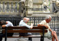Anziani seduti su una panchina © Ansa