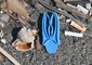 Microplastiche e detriti su una spiaggia del litorale genovese (archivio) © Ansa