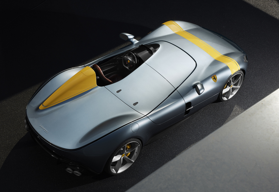 Le nuove Monza uno e due posti riprendono gli stilemi delle Ferrari da gara degli Anni '50 © 