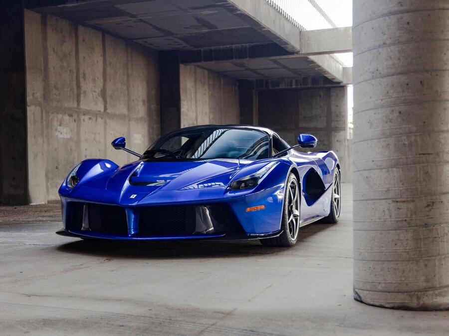Ferrari: all'asta l'unica LaFerrari in blu elettrico © Ansa