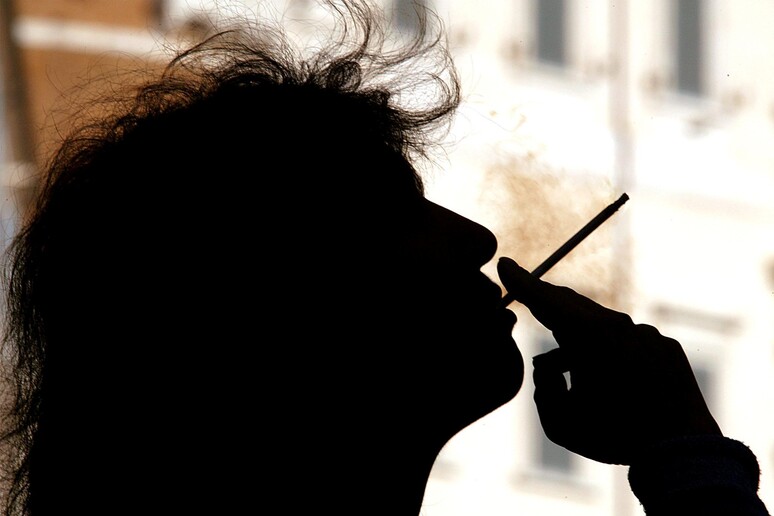Dal fumo più a rischi in agguato per le donne - RIPRODUZIONE RISERVATA