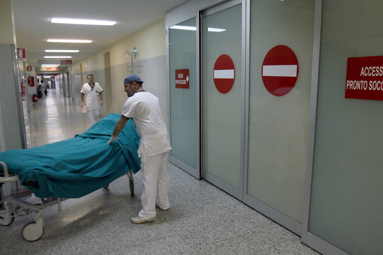 Ospedale pronto soccorso infermieri infermiere ospedale Lotti Pontedera - RIPRODUZIONE RISERVATA