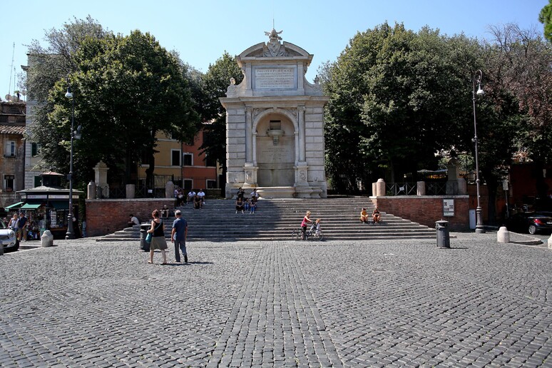 Piazza Trilussa, Roma - Foto d 'archivio - RIPRODUZIONE RISERVATA
