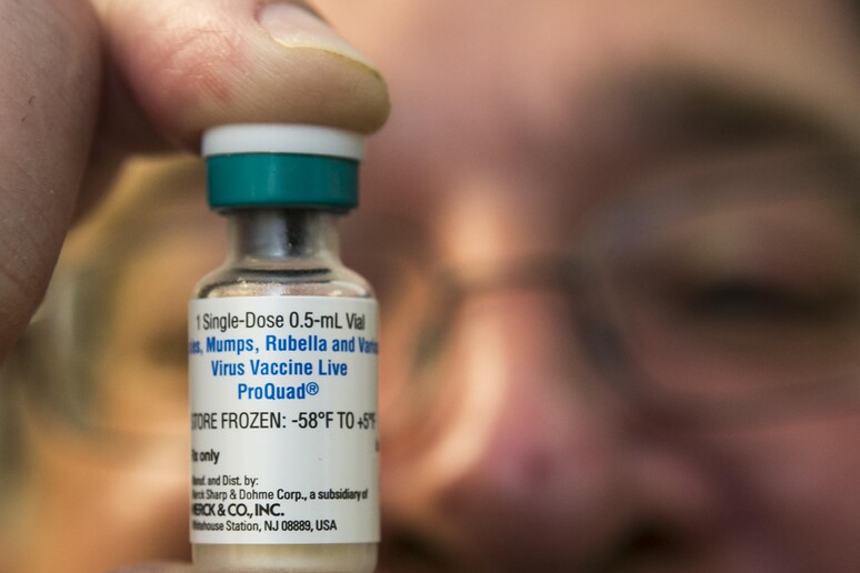 Il vaccino anti-morbillo © ANSA/AP