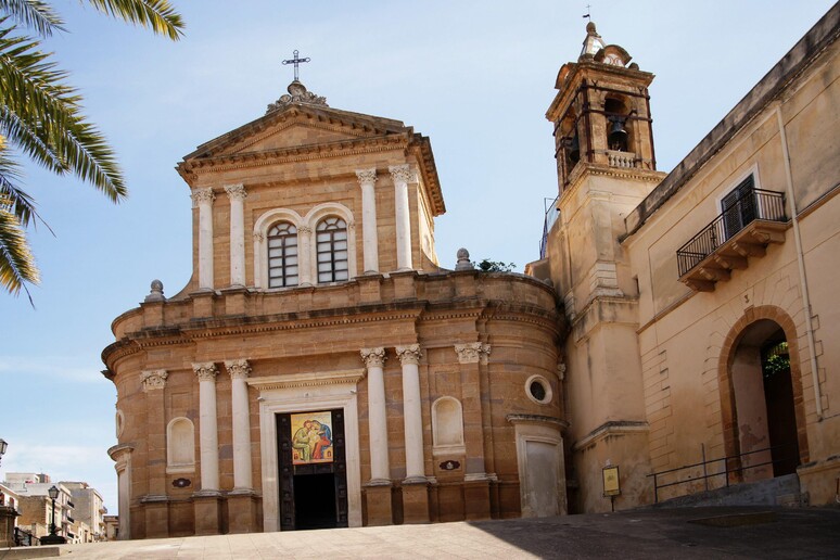 2 giugno Sambuca de sicilia chiesa del carmine - RIPRODUZIONE RISERVATA