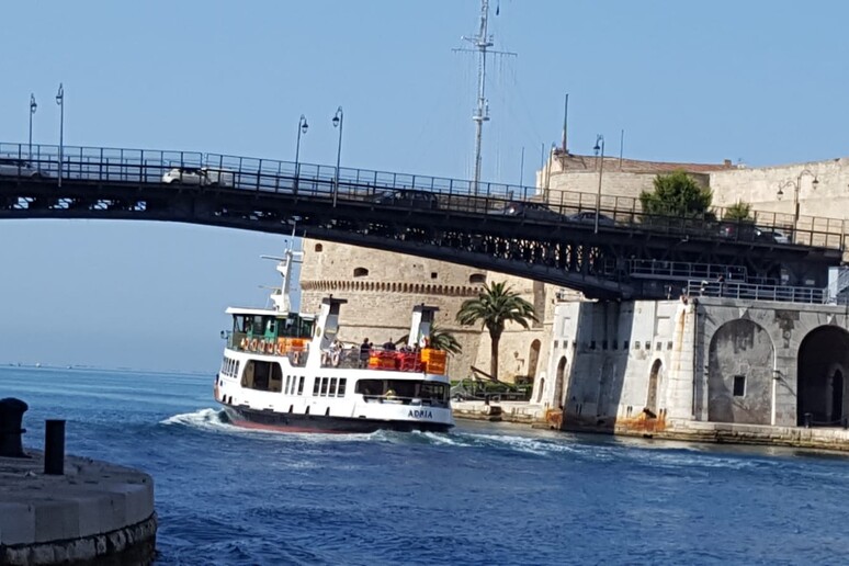 Minicrociere a Taranto tra i due mari - RIPRODUZIONE RISERVATA