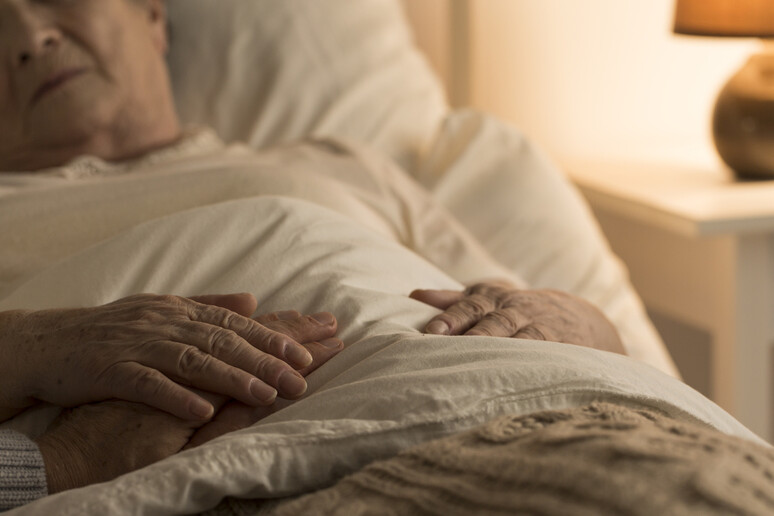 Tumori:anziani guariscono meno,screening gratis fino 74 anni - RIPRODUZIONE RISERVATA