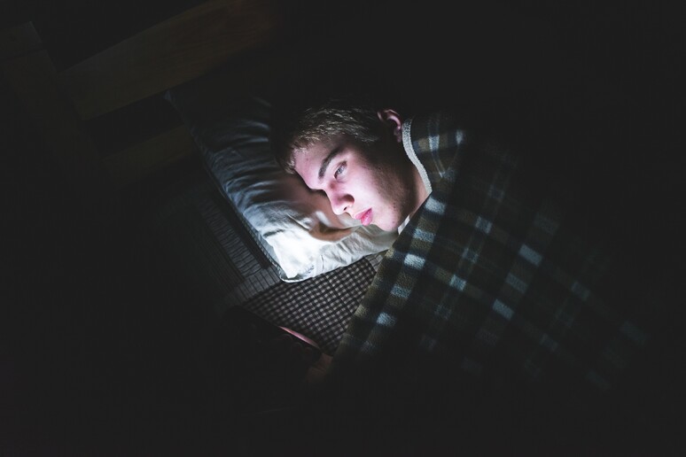 Messaggi inviati durante il sonno, e ' lo sleep texting - RIPRODUZIONE RISERVATA