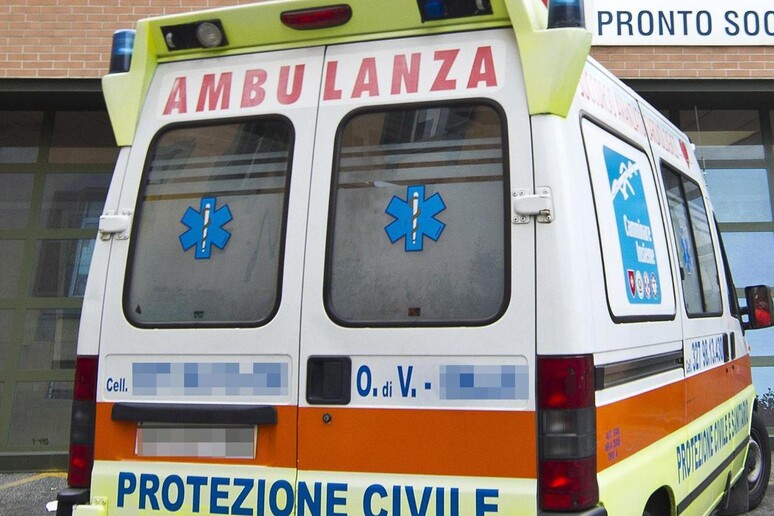 Un ' ambulanza in una foto d 'archivio - RIPRODUZIONE RISERVATA