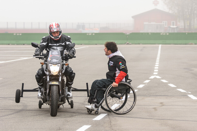 Disabili in pista per corsi guida (Archivio) © ANSA/Di.Di. Onlus