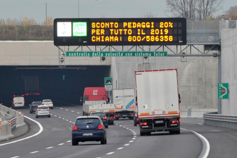 Nazionalizzazione autostrade, per Toninelli è  'un obiettivo ' - RIPRODUZIONE RISERVATA