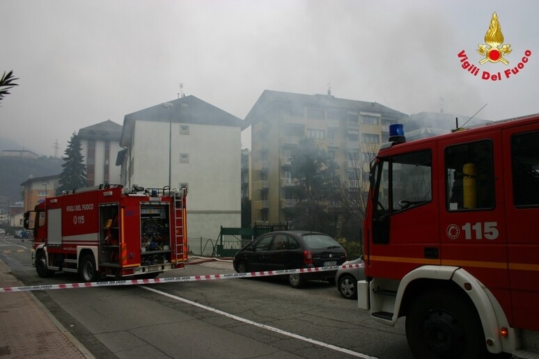 Intervento vigili in casa anziano morto per incendio in Valtellina - RIPRODUZIONE RISERVATA