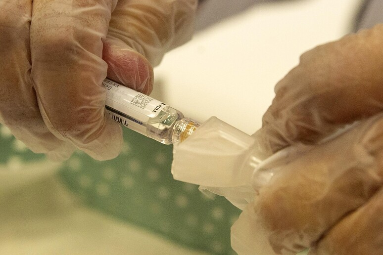 Influenza, meno di 2 bimbi su 100 sotto i 5 anni si vaccinano © ANSA/EPA
