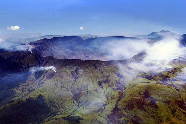 La caldera del vulcano Tambora (fonte: Jialiang Gao, Wikimedia commons) - RIPRODUZIONE RISERVATA