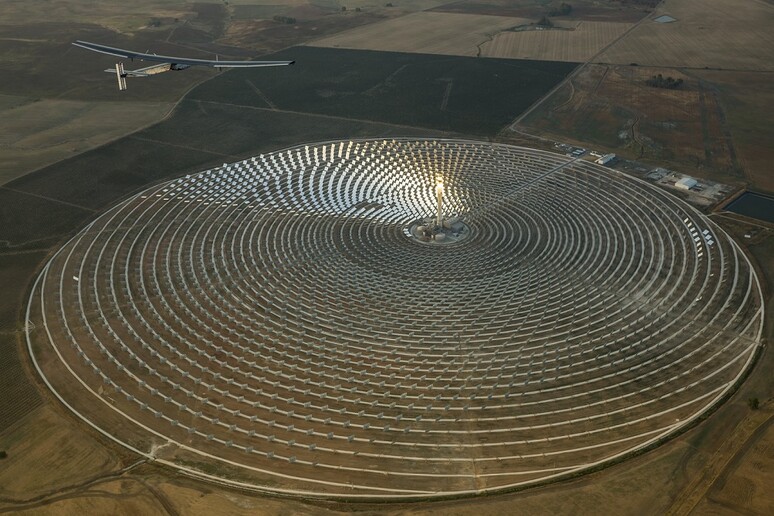 A Siviglia pannelli solari disposti come i semi di un girasole secondo la serie di Fibonacci (fonte: Solar Impulse, Flickr) - RIPRODUZIONE RISERVATA