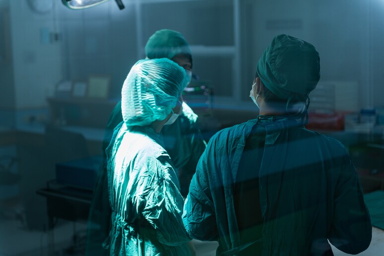 L 'intervento eseguito dall 'equipe di Chirurgia generale d 'urgenza e oncologica del Policlinico modenese - RIPRODUZIONE RISERVATA