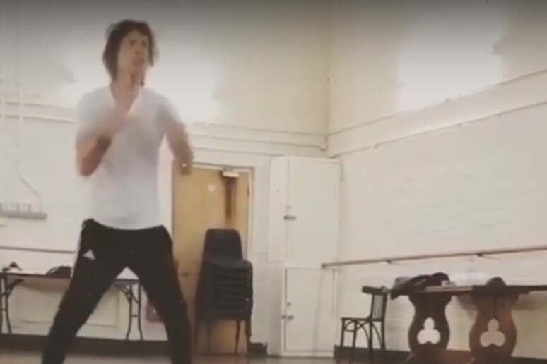 Mick Jagger danza e si allena dopo l 'operazione al cuore - RIPRODUZIONE RISERVATA