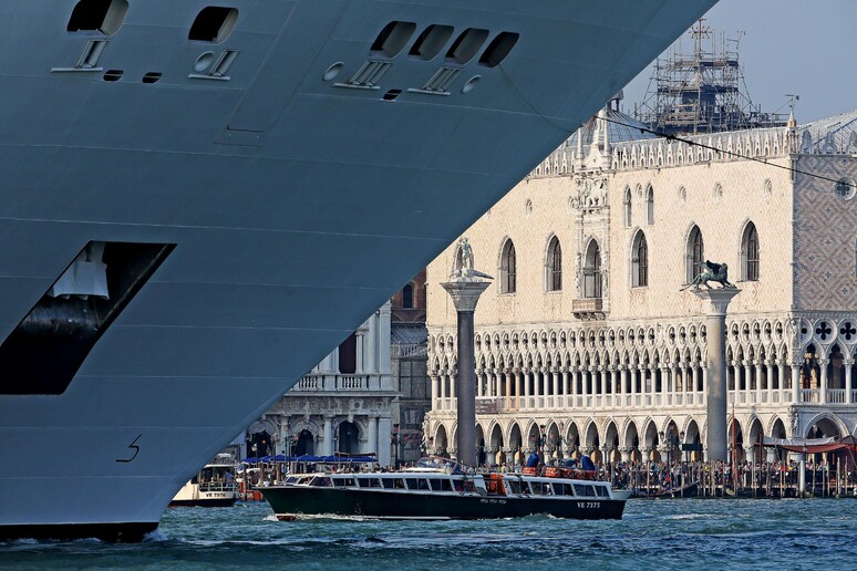 Venezia: grandi navi - RIPRODUZIONE RISERVATA