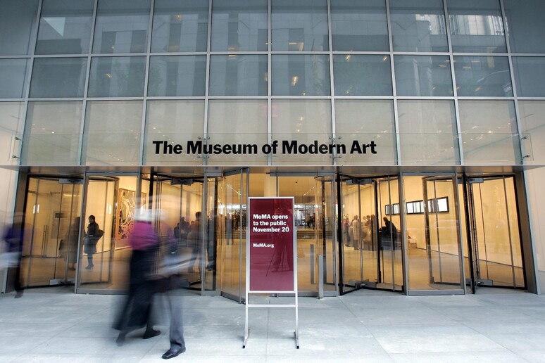 L 'ingresso del MoMA a New York - RIPRODUZIONE RISERVATA