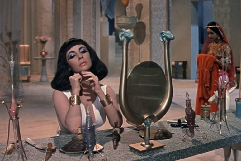 Elizabeth Taylor sul set di Cleopatra (1963) (fonte: Classic Film, Flickr) - RIPRODUZIONE RISERVATA