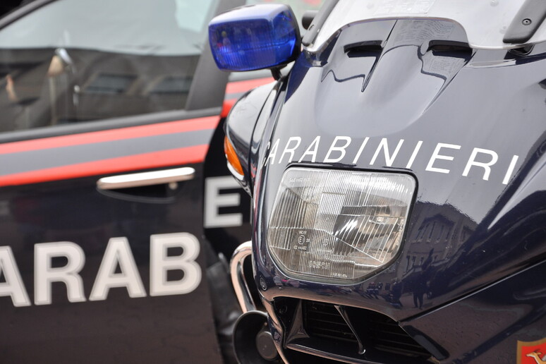 Moto e auto dei carabinieri. Immagine d 'archivio - RIPRODUZIONE RISERVATA