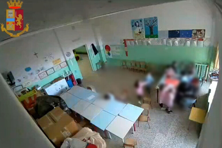 Fermo immagine della polizia relativo ad un 'indagine su maltrattamenti su bambini, in una scuola materna a Matera - RIPRODUZIONE RISERVATA