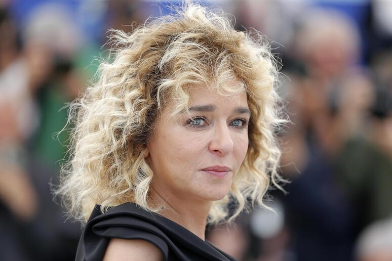lifestyle : Valeria Golino, dal 72esimo Festival del cinema di Cannes, foto Ansa - RIPRODUZIONE RISERVATA