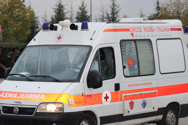 Un 'ambulanza in una foto di archivio - RIPRODUZIONE RISERVATA