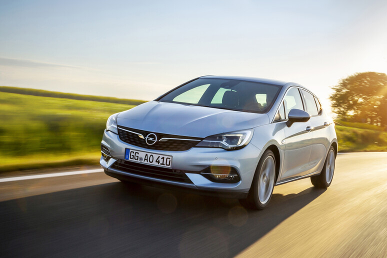 Opel Astra, campionessa in sicurezza: rileva anche i pedoni - RIPRODUZIONE RISERVATA