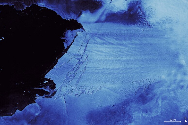 Il distacco dell 'iceberg da Pine Island ripreso dai satelliti (fonte: Copernicus, ESA) - RIPRODUZIONE RISERVATA