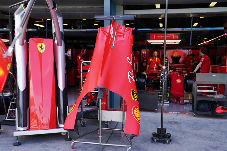Il box Ferrari a Melbourne © ANSA/EPA