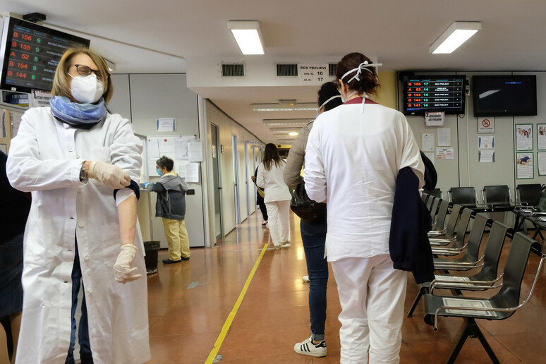 Coronavirus: Brescia test sierologici Spedali Civili - RIPRODUZIONE RISERVATA