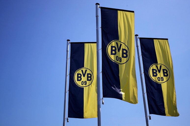 le bandiere del Borussia Dortmund © ANSA/EPA