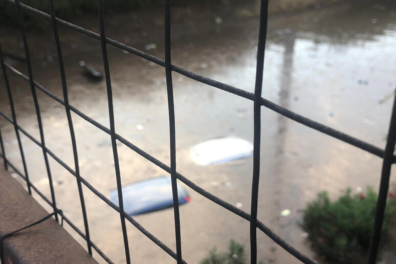 Bomba d 'acqua a Palermo, 2 vittime in auto sommersa - RIPRODUZIONE RISERVATA