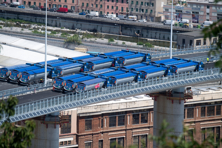 Il collaudo del nuovo ponte di Genova - RIPRODUZIONE RISERVATA