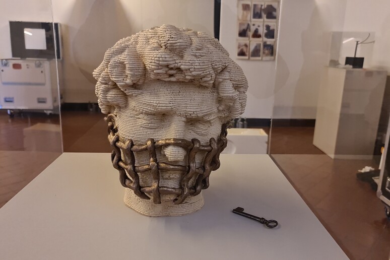 La mascherina diventa arte, una mostra a Genova - RIPRODUZIONE RISERVATA