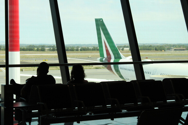 Un aereo Alitalia all 'aeroporto di Fiumicino - RIPRODUZIONE RISERVATA