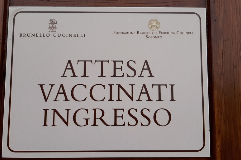 L 'hub vaccinale di Solomeo - RIPRODUZIONE RISERVATA
