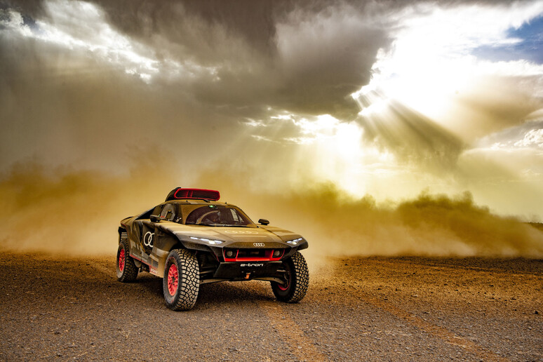 Audi RS Q e-tron, alla prova del deserto in Marocco - RIPRODUZIONE RISERVATA