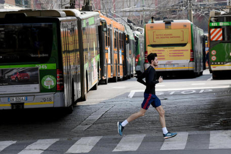 Trasporti: bus, 1 su 2 in circolazione è vecchio e inquinante - RIPRODUZIONE RISERVATA