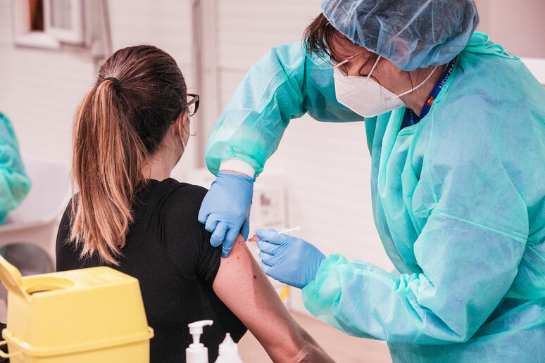 Covid: nuovo record vaccinazioni, ieri oltre 34mila dosi - RIPRODUZIONE RISERVATA