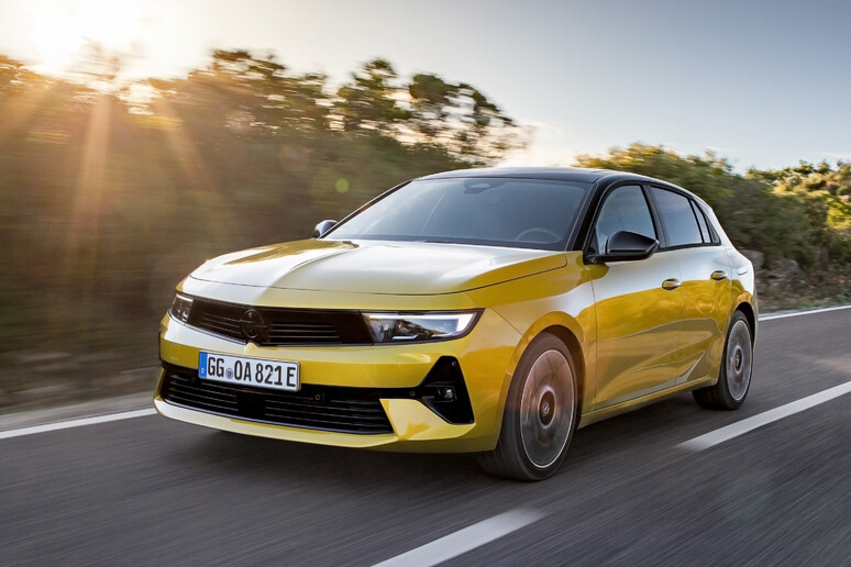 Opel Astra, la sesta generazione è già nel futuro - RIPRODUZIONE RISERVATA