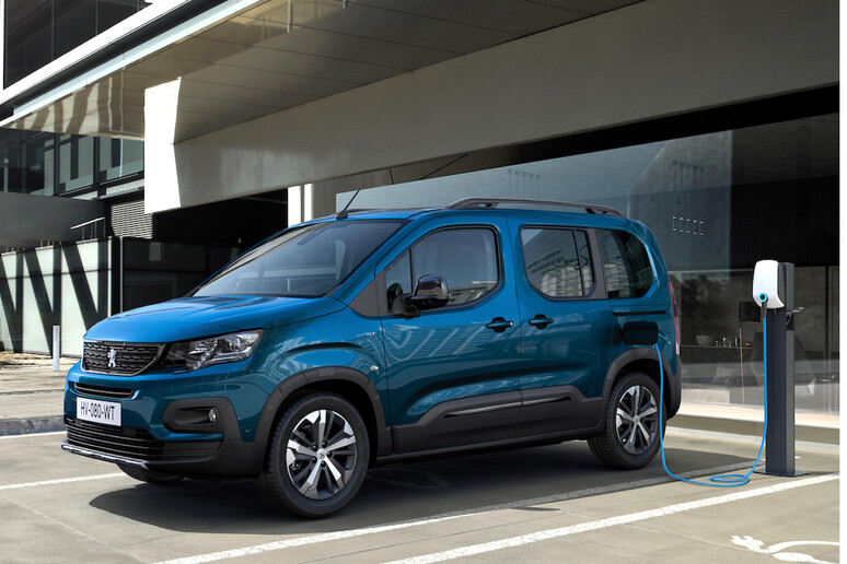Sette posti ed emissioni zero per il nuovo Peugeot e-Rifter © ANSA/Peugeot