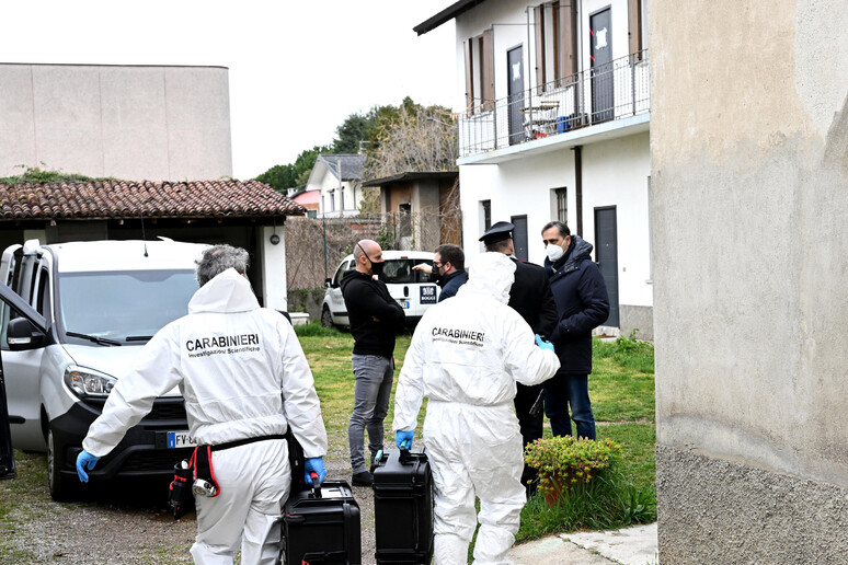 Agenti dei carabinieri della Sezione Investigazioni Scientifiche di Brescia effettuano rilievi nella casa di Carol Maltesi - RIPRODUZIONE RISERVATA